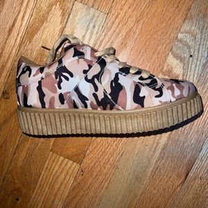 Military color sneakers